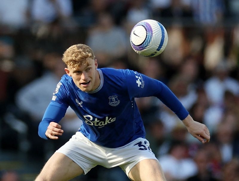 Soccer-Branthwaite commits long-term future to Everton amid interest from rivals