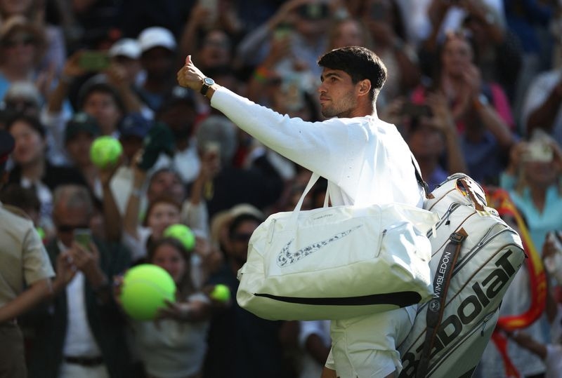 Tennis-Alcaraz ends Tarvet fairytale to reach Wimbledon third round