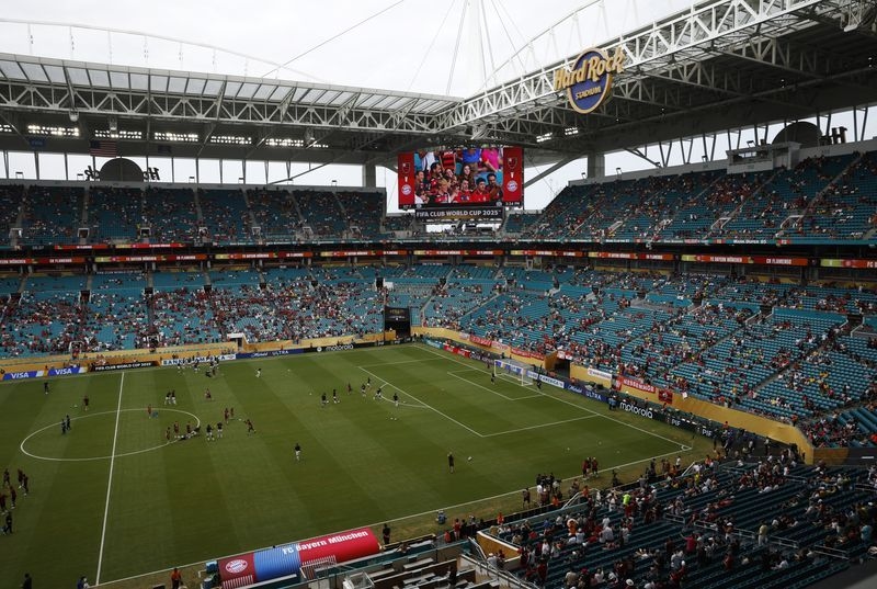 Soccer-Underdogs and heat dominate debate as Club World Cup enters final stages
