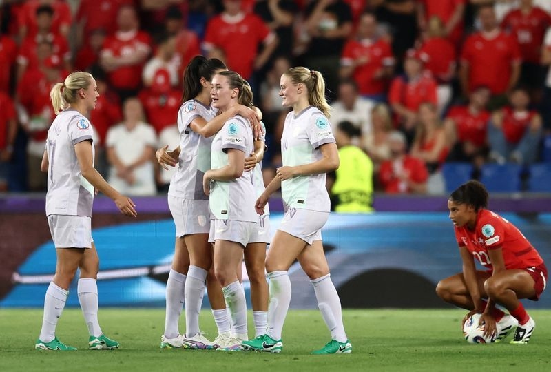 Soccer-Hosts Switzerland beaten 2-1 by Norway in their Women's Euro opener