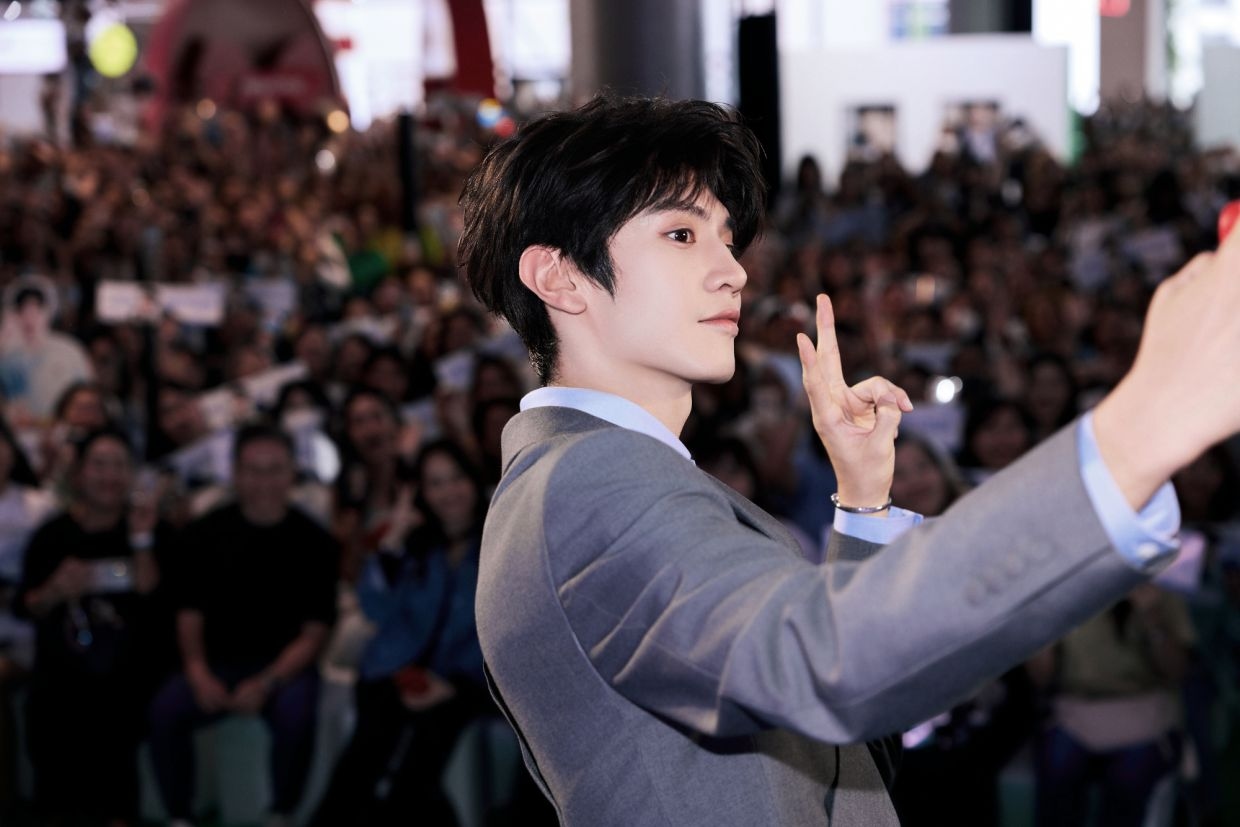 Thai drama fans go into a frenzy as C-drama star Chen Zheyuan arrives in Bangkok for iQIYI meet and greet and Starship Project events