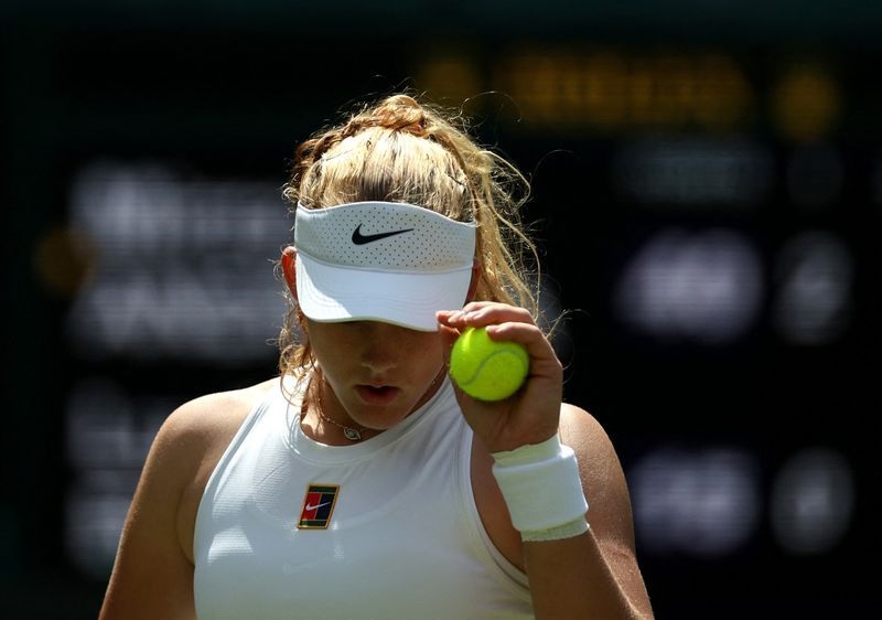 Tennis-Seventh seed Andreeva beats Bronzetti but still has work to do