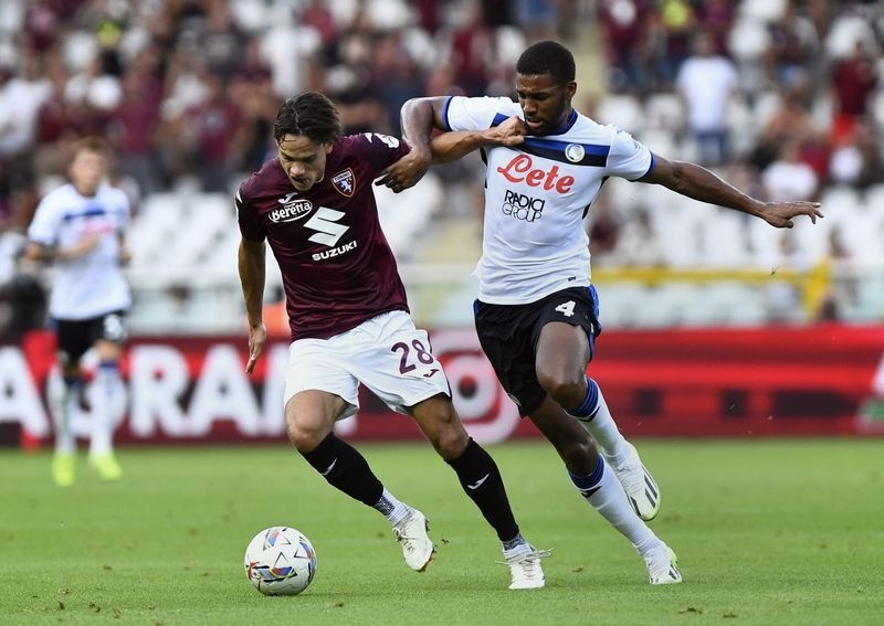 Soccer-Milan sign Italy midfielder Ricci from Torino