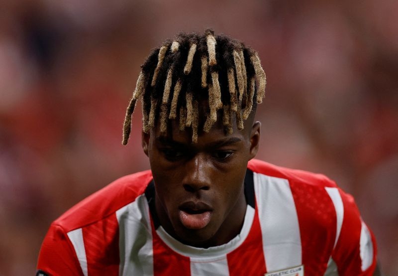 Soccer-Athletic Bilbao tie down Williams with eight-year extension amid Barcelona links