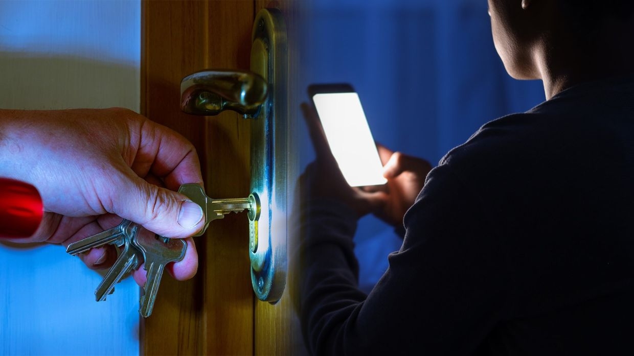Japanese man sneaks into his colleague's home 20 times, takes photos to get her attention