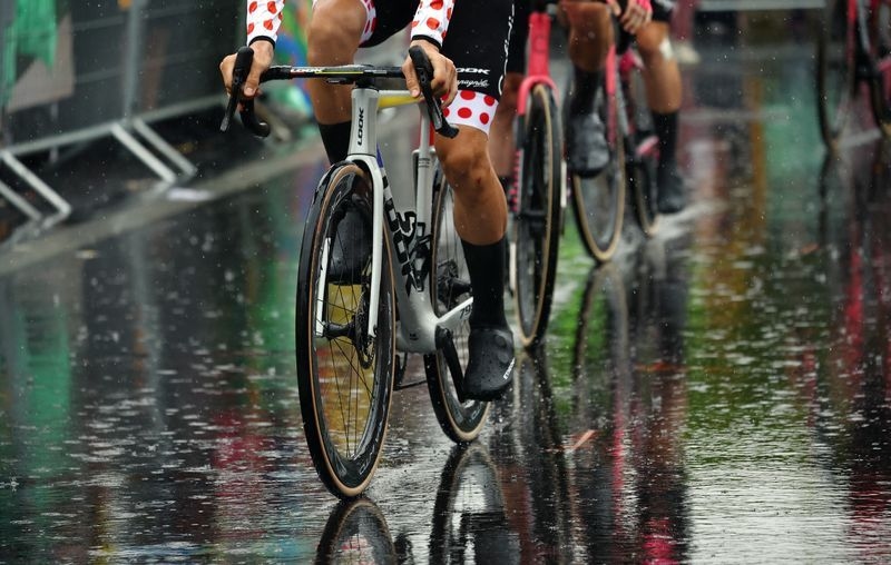 Cycling-Cofidis have 11 bikes stolen from truck before Tour de France stage two