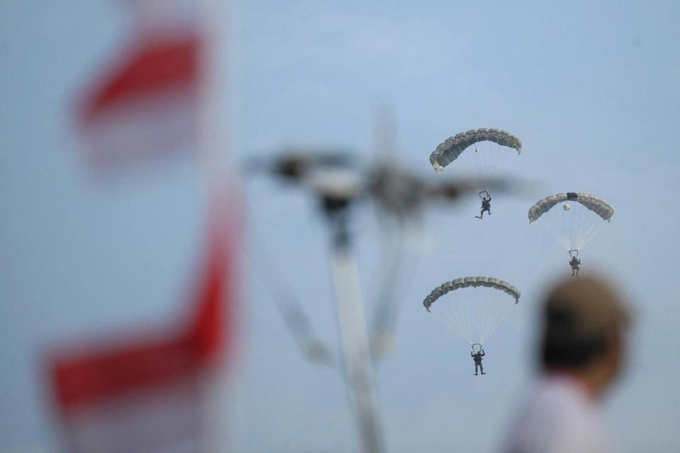 Red Lions and naval divers join forces for Jump of Unity at Singapore's NDP 2025
