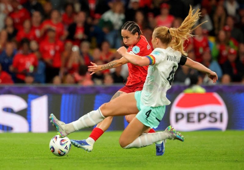 Soccer-Swiss beat Iceland 2-0 to keep alive Women's Euro knockout hopes
