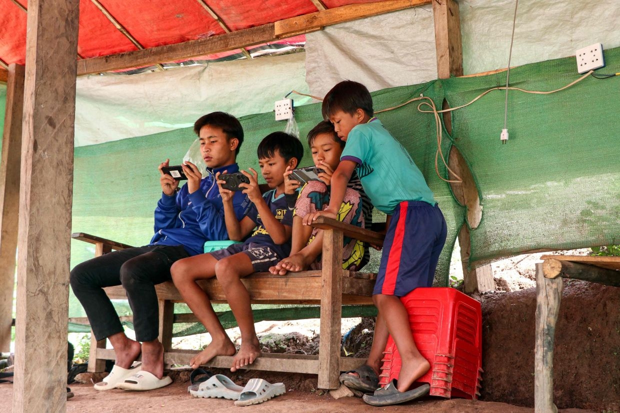 Thousands fleeing the country as Myanmar armed clashes continue to rage on