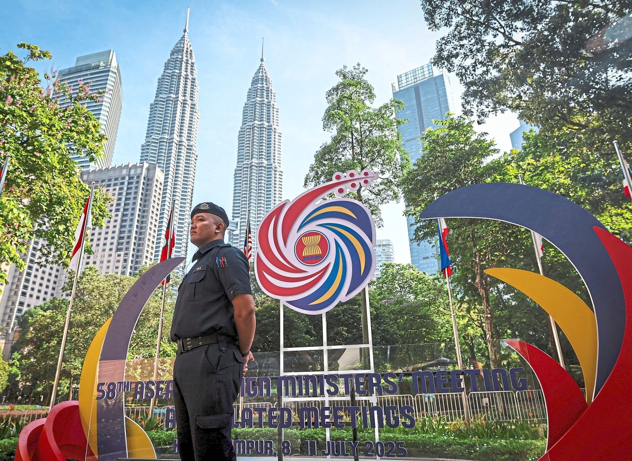Asean balancing act begins