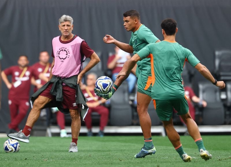 Soccer-Fluminense embrace underdog role as they prepare to face Chelsea