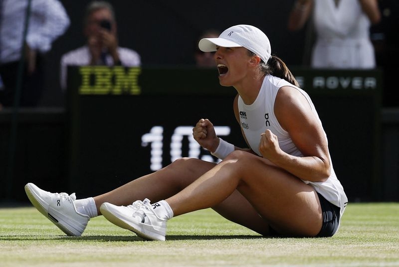 Tennis-Swiatek thrashes Anisimova 6-0 6-0 to win Wimbledon title