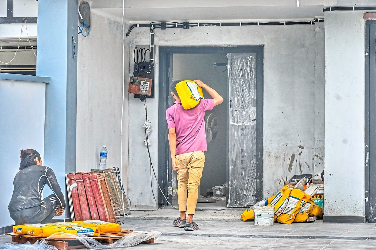 ‘Tourists' fixing houses?