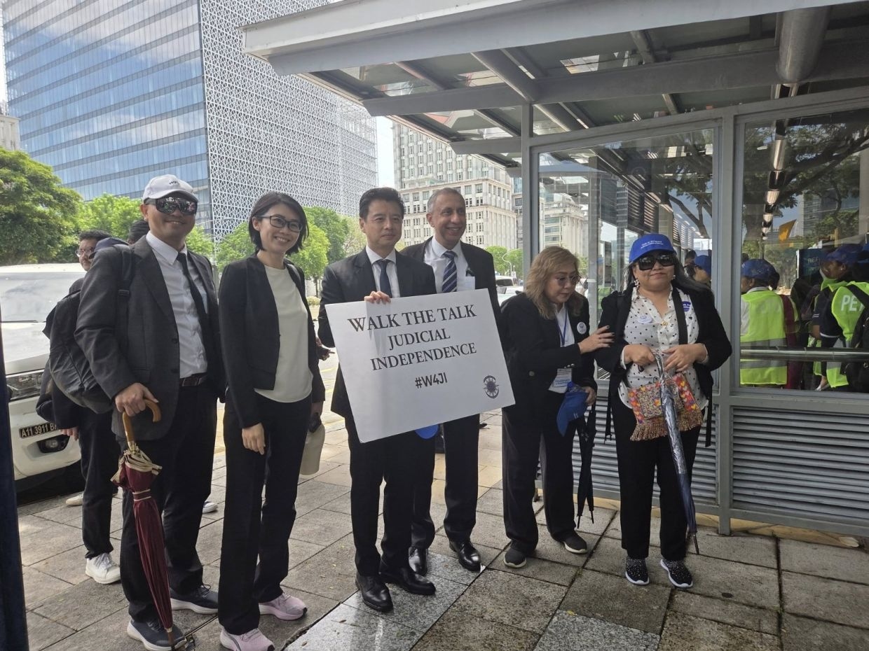 Prominent figures join 'Walk to Safeguard Judicial Independence'