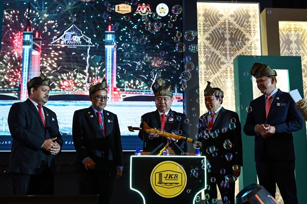 JKR staff urged to maintain top performance, rise above negative perception
