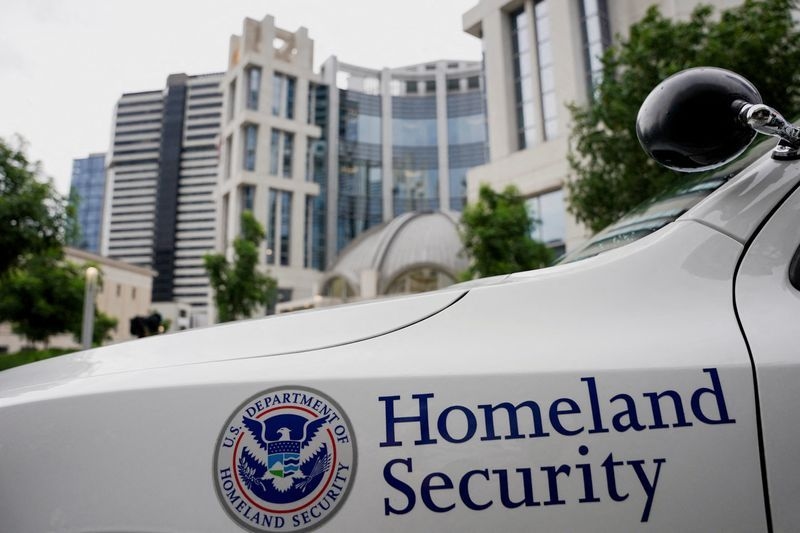 US appeals court temporarily upholds protected status for Afghans