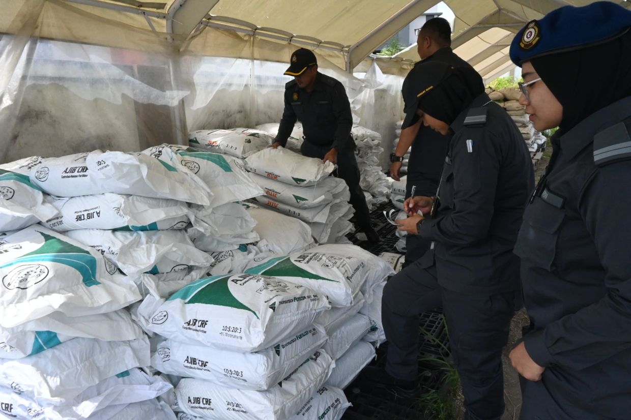 Illegal fertiliser repackaging op raking in RM400,000 monthly profits busted in Melaka