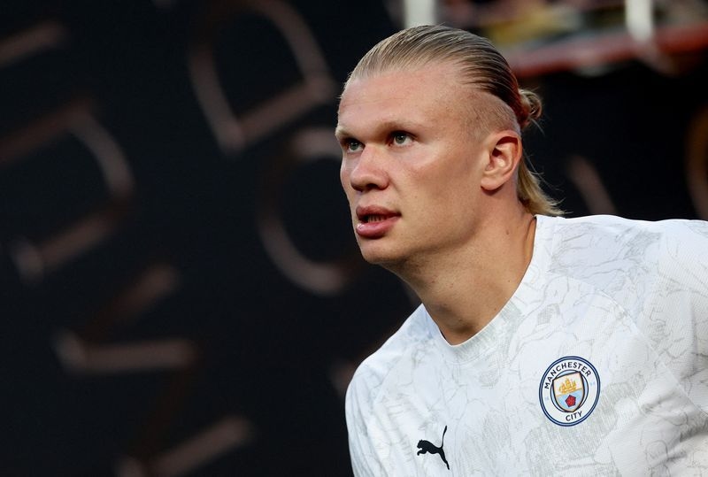 Soccer-Man City and Puma sign record long-term kit deal