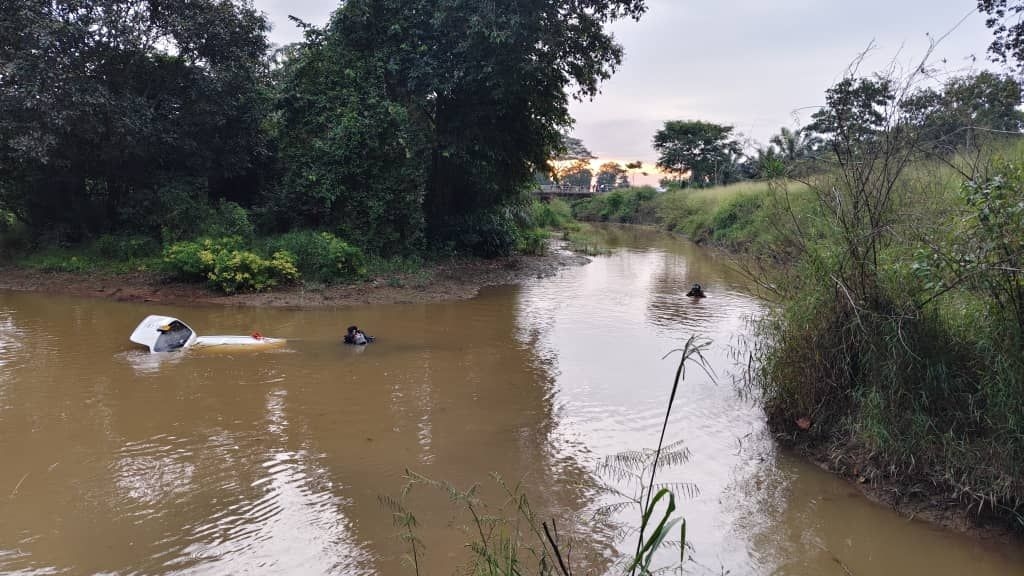 Car in Muar river: 'We thought it was a prank,' say family of missing man