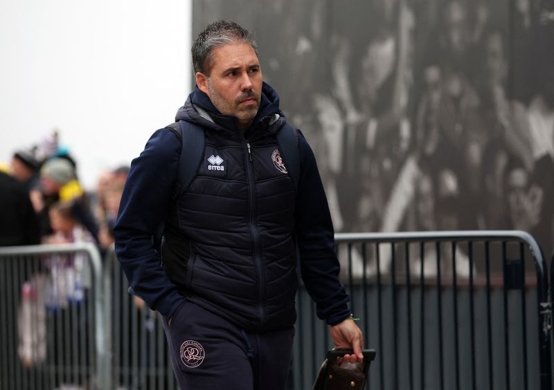 Soccer-Leicester appoint Cifuentes as manager