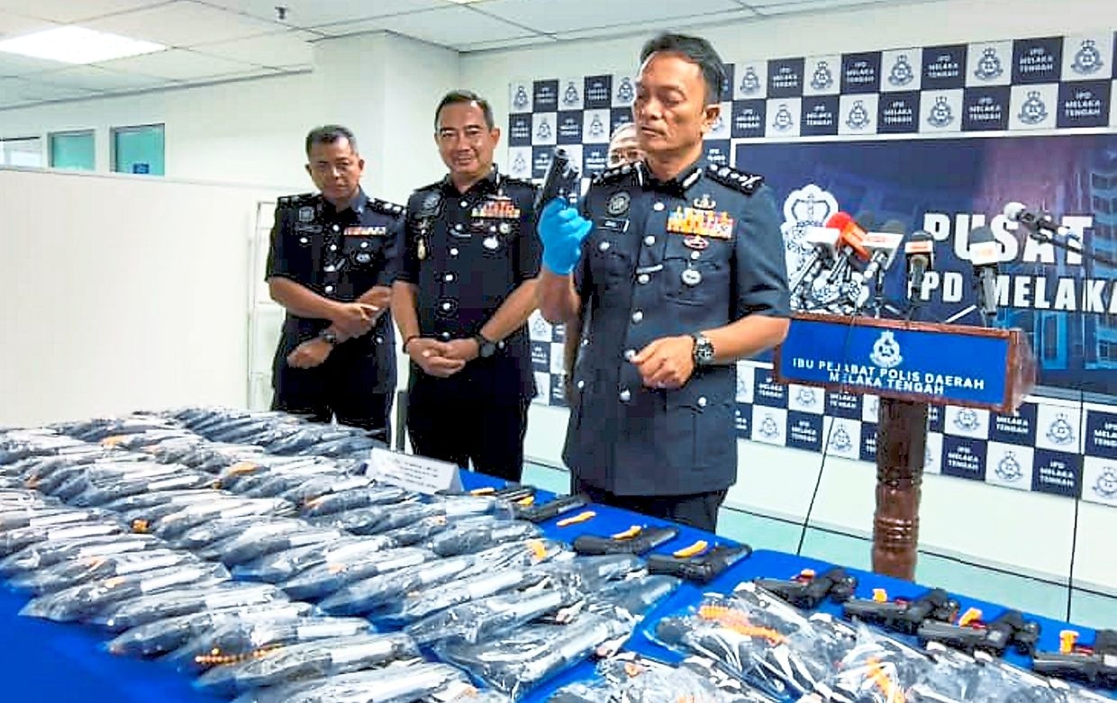 Cops seize ‘realistic' toy guns sold to students