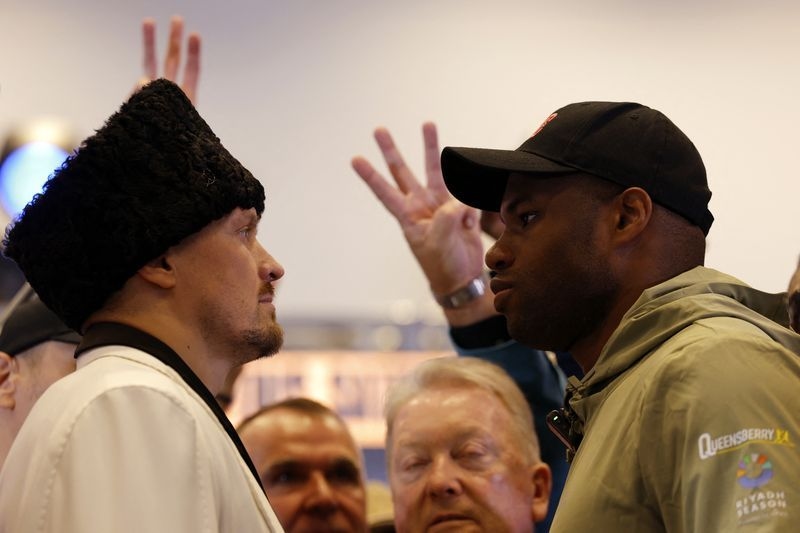 Boxing-Dubois says Alvarez can kiss goodbye to his cash after bet on Usyk