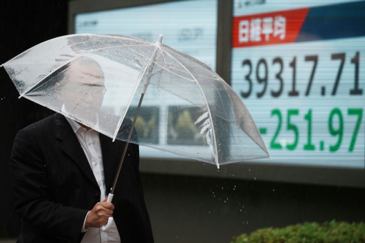 Asian markets on course to end week on a positive note