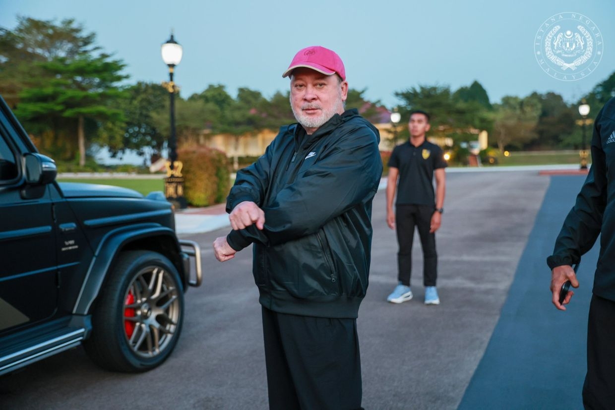 King visits Johor Royal Botanical Garden