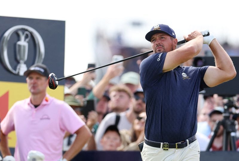 Golf-I didn't do anything different, says DeChambeau after huge turnaround