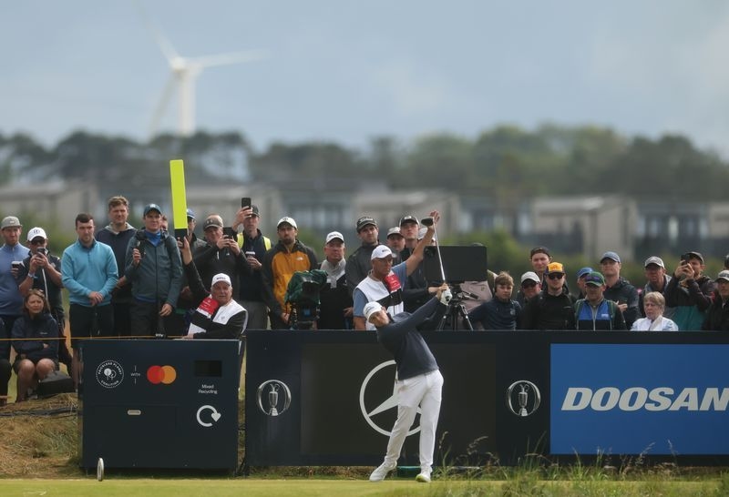 Golf-Fabulous Fitzpatrick fuels English hopes at Open after dazzling 66