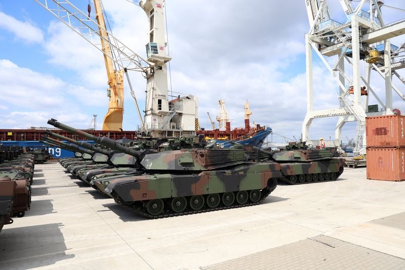Australia delivers Abrams tanks to Ukraine for war with Russia
