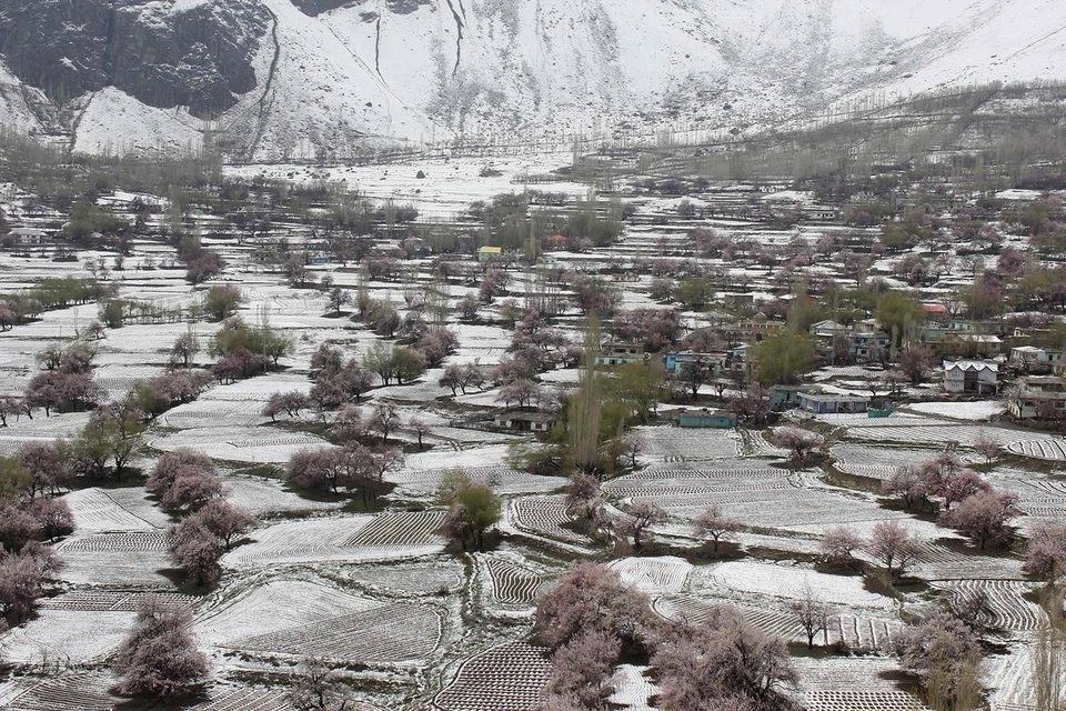 Pakistan bans new hotel construction around tourist lakes