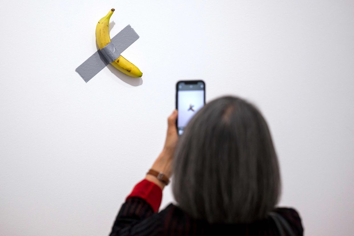 France museum-goer eats million-dollar banana taped to wall