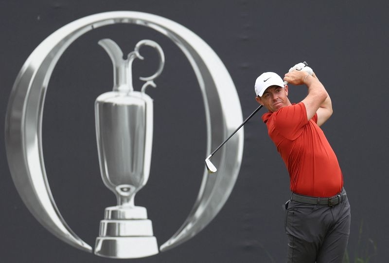Golf-McIlroy makes early charge as leader Scheffler starts third round