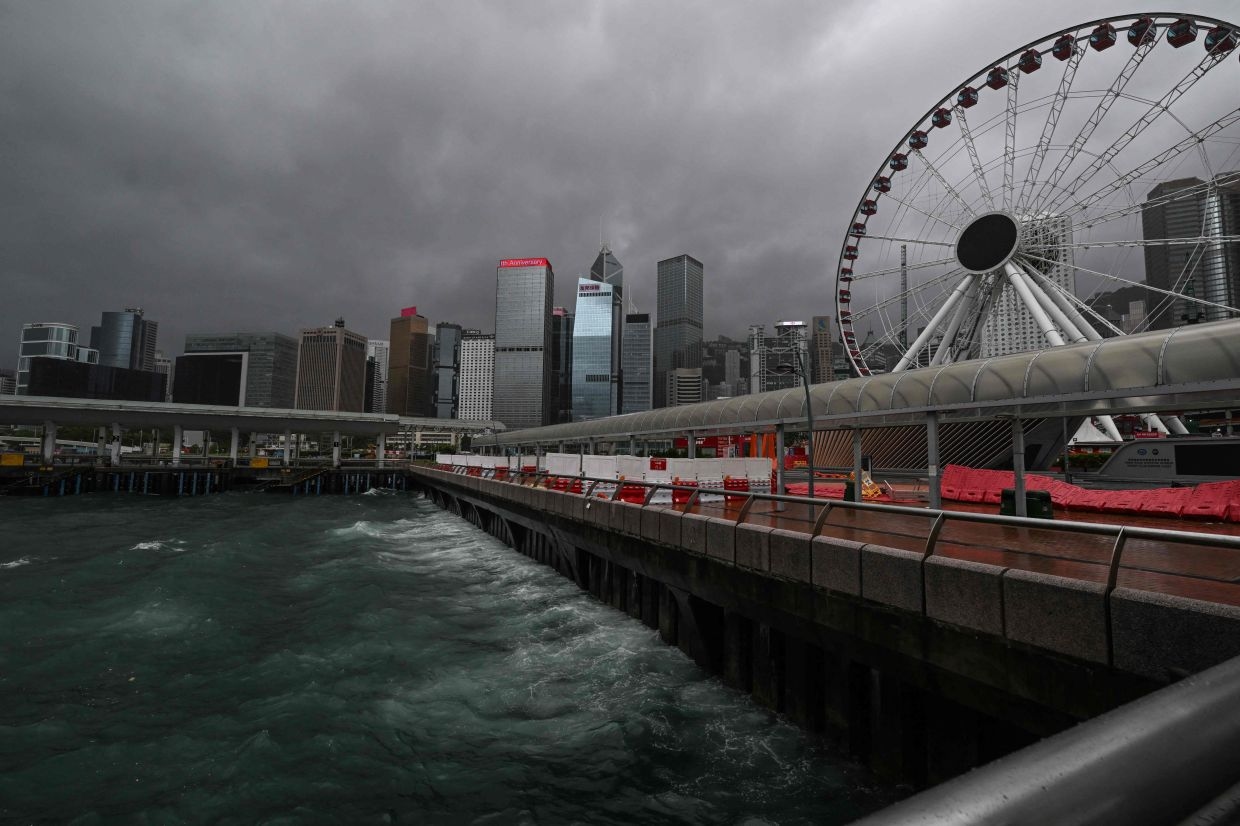 Hong Kong issues highest storm alert as Typhoon Wipha moves in