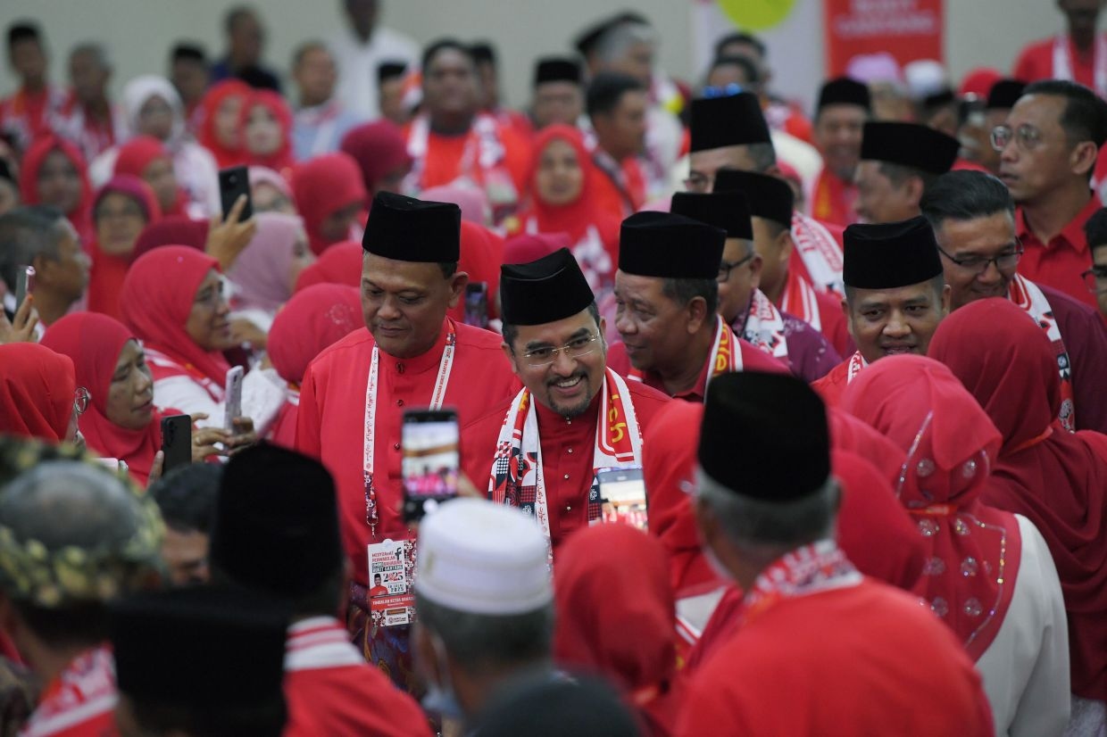 Stop the 'satay politics' of fanning flames, Asyraf urges Umno members