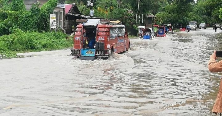 Three people are dead and another three hurt as Typhoon Wipha lashes the Philippines