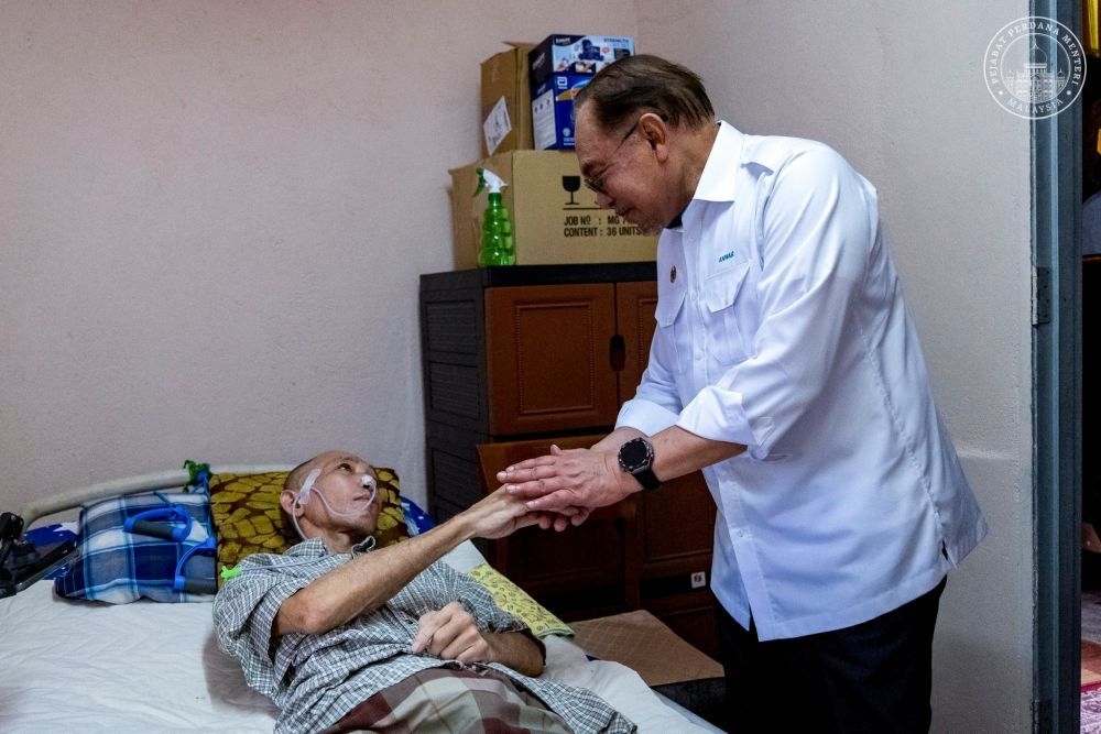 PM ensures Port Dickson family receives aid