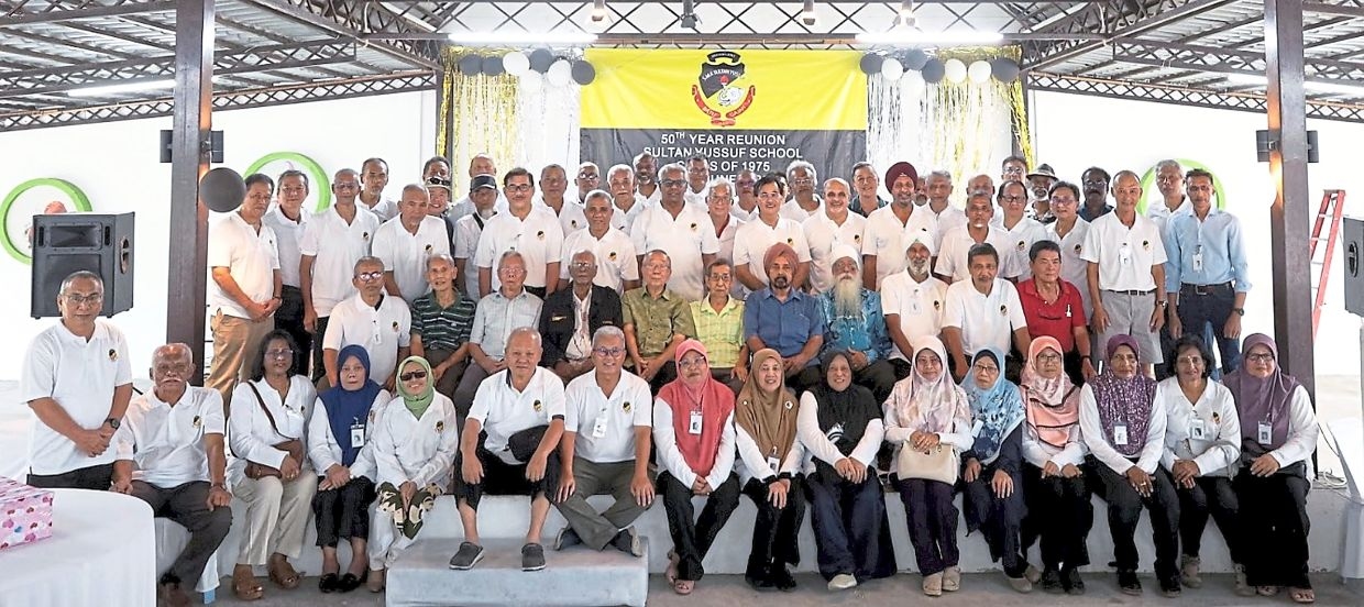 Touching 50th anniversary school reunion in Batu Gajah