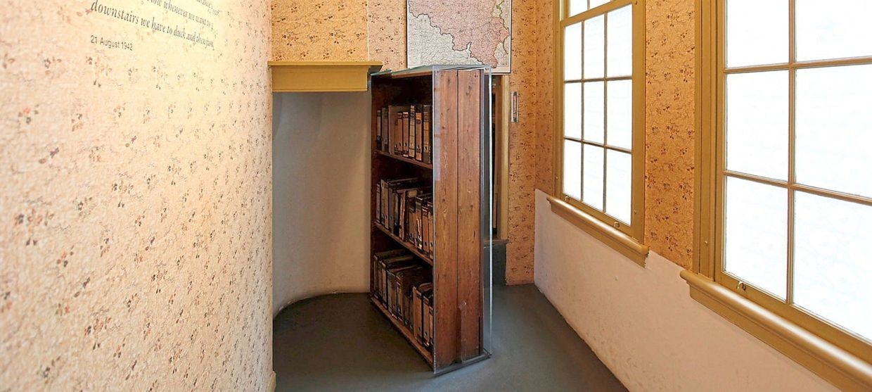 Experiencing Anne Frank's journey with AI-guided tour