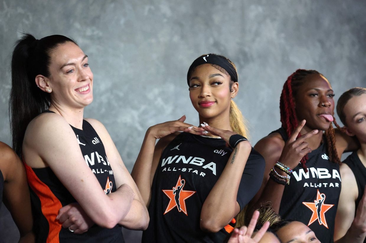 The Chicago Sky are trying to protect their players on social media. Here's what that means