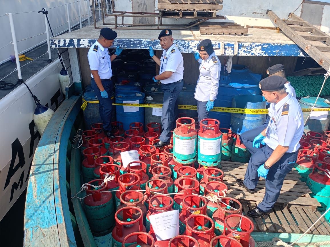 MMEA seizes nearly RM830,000 in controlled items from boat off Sandakan