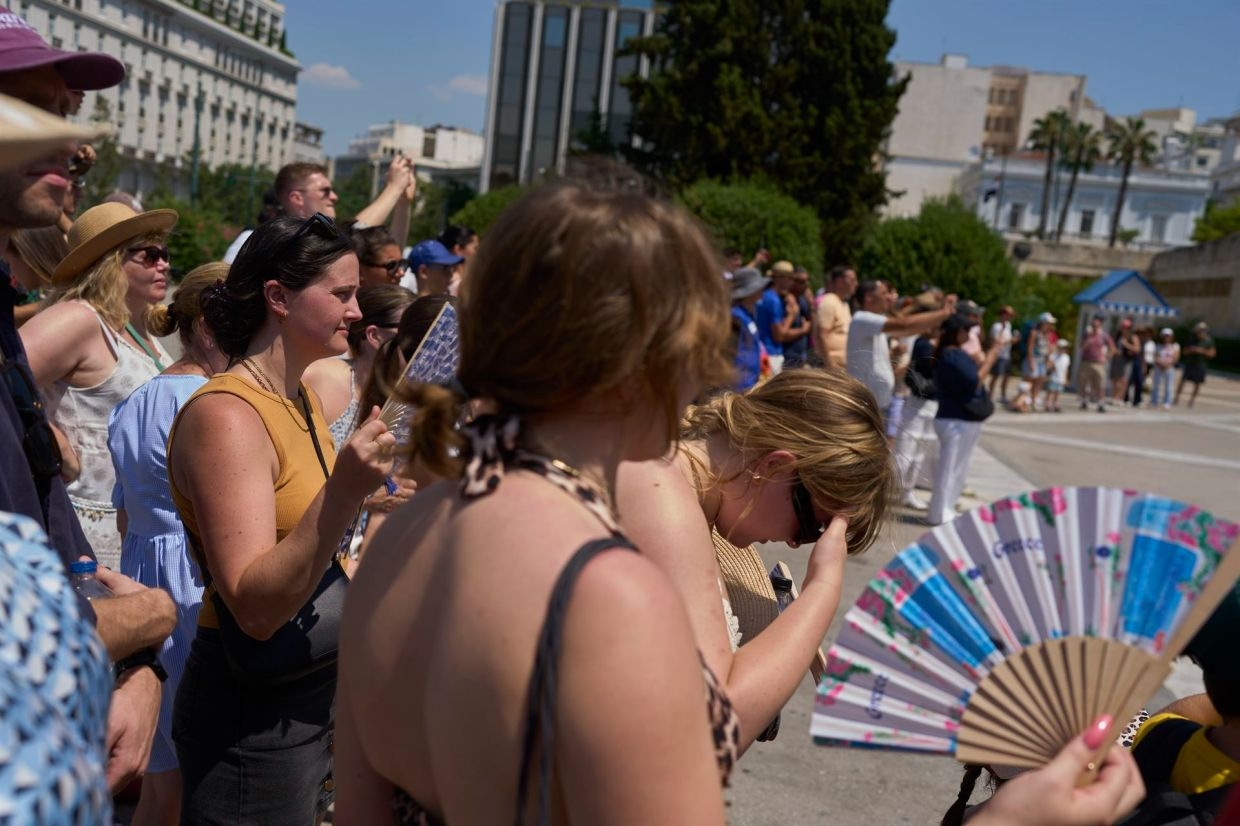 Extreme heat waves spark climate emergencies worldwide