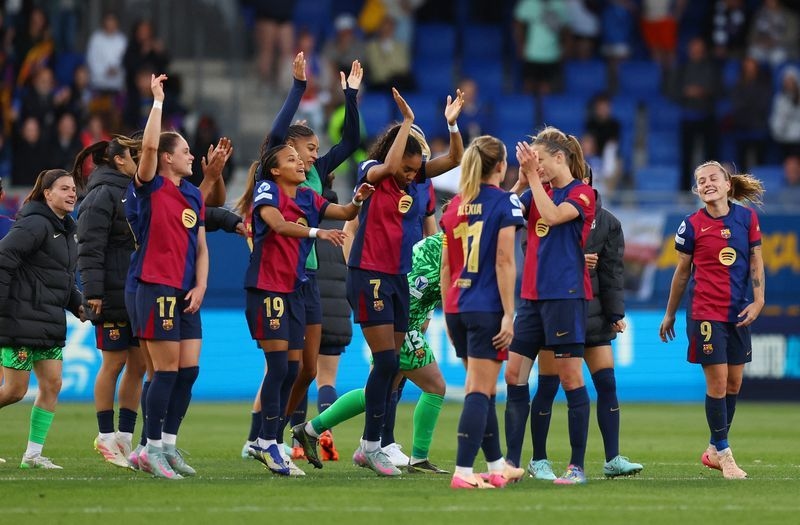 Soccer-Barcelona set for historic All-Star clash with Liga MX Femenil's finest