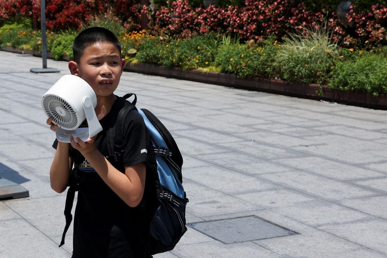 Record heat in China strains power grid, stirs health fears
