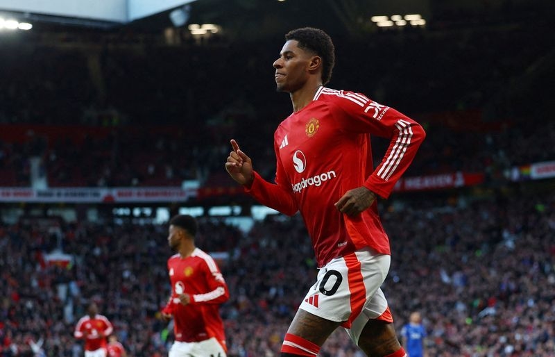 Soccer-England forward Rashford joins Barcelona on loan from Man United