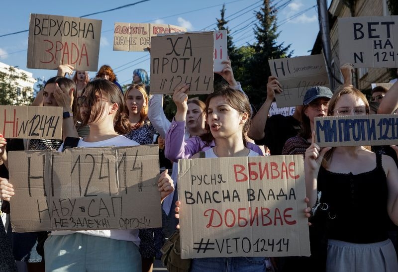Zelenskiy vows to protect Ukraine's anti-corruption agencies, bows to protests
