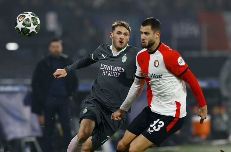 Soccer-Atletico reach agreement with Feyenoord for defender Hancko's transfer