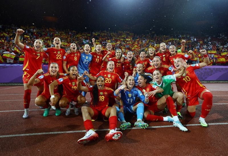 Soccer-Spain set sights on England as they chase elusive European crown
