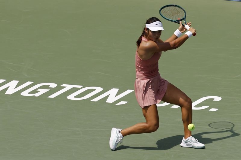 Tennis-Raducanu beats Osaka in straight sets to reach Washington quarters